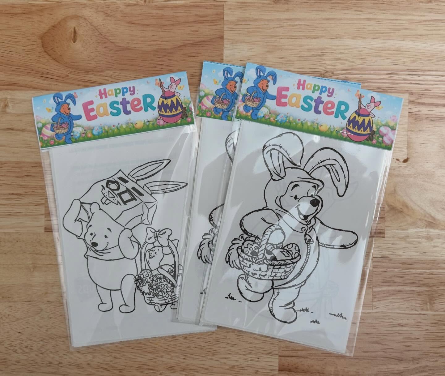 Coloring pack in hand